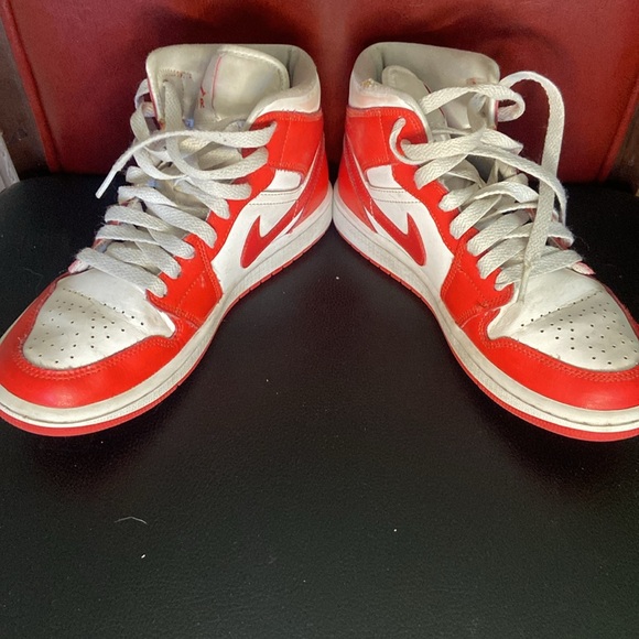 Nike Air Jordan - Red - Picture 5 of 7